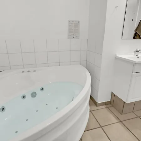 בית נופש 3 Bedroom Beautiful In *