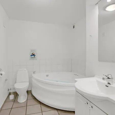 3 Bedroom Beautiful In בית נופש *