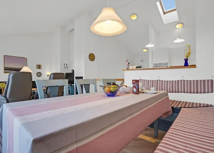 3 Bedroom Beautiful In Prázdninový dům